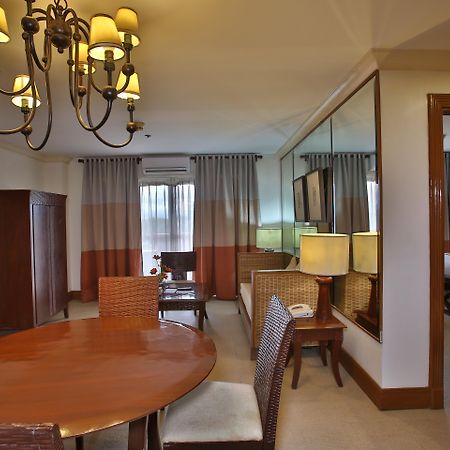 Crown Regency Suites Mactan Lapu-Lapu City Esterno foto