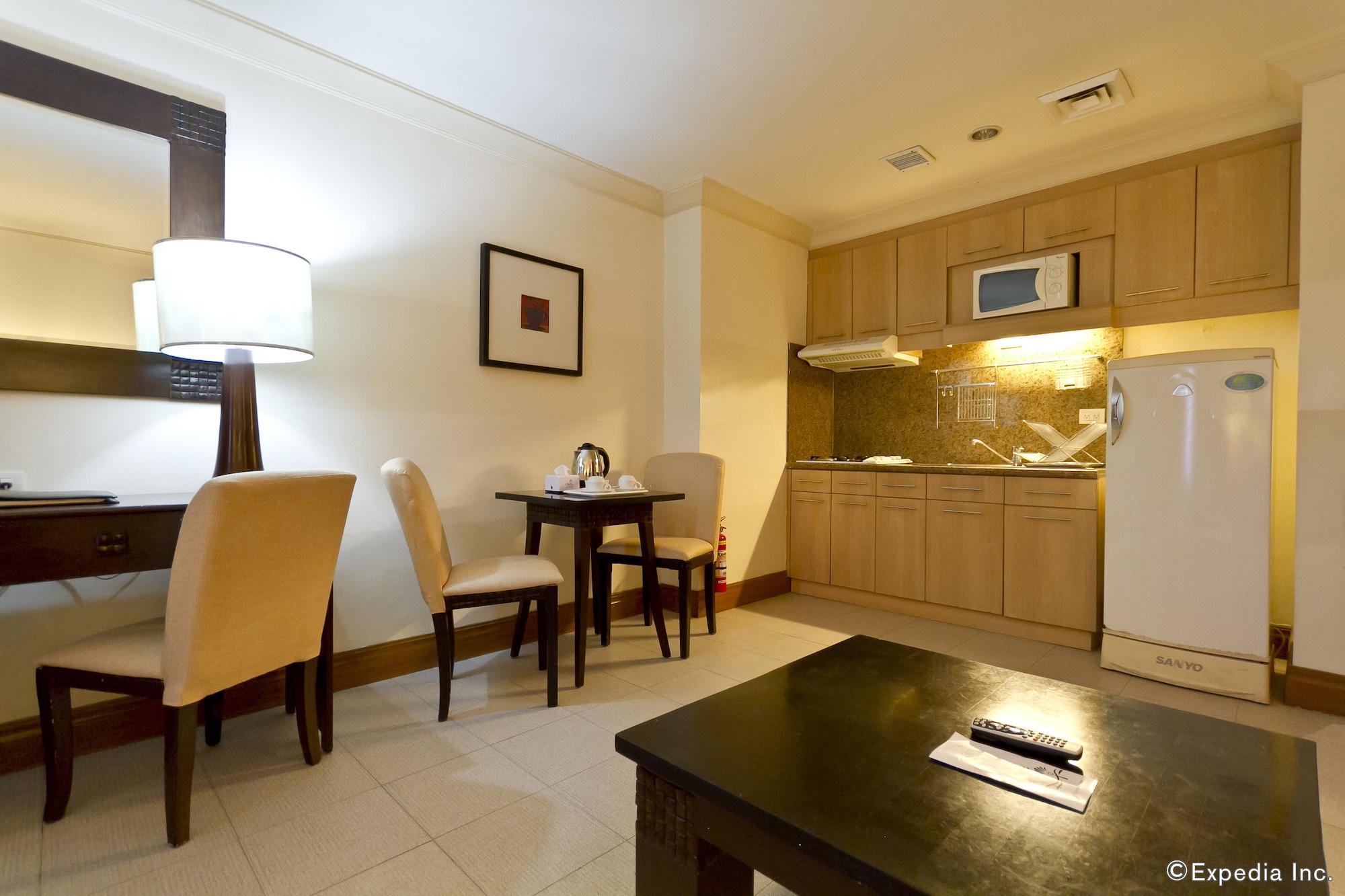 Crown Regency Suites Mactan Lapu-Lapu City Esterno foto