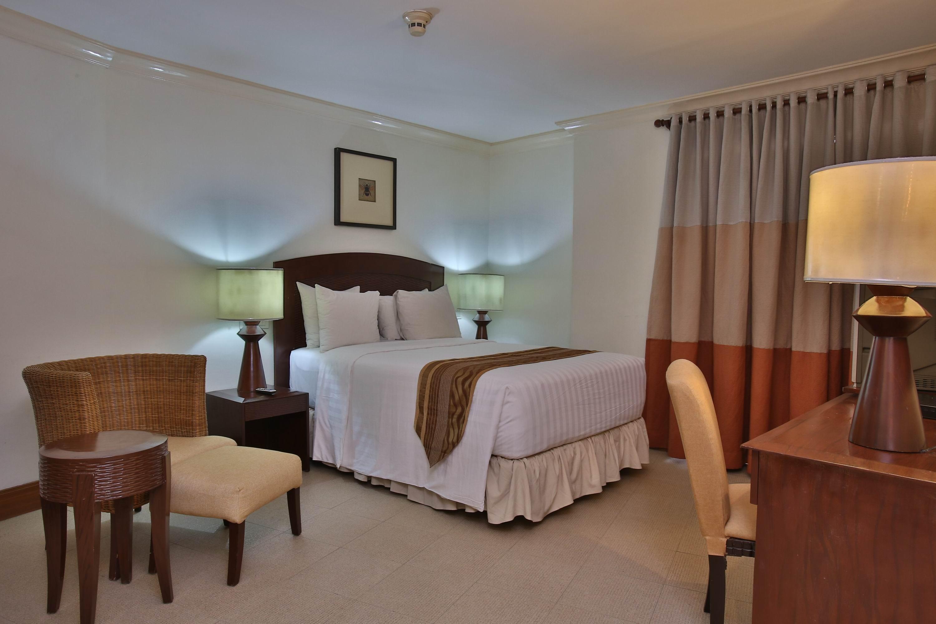 Crown Regency Suites Mactan Lapu-Lapu City Esterno foto