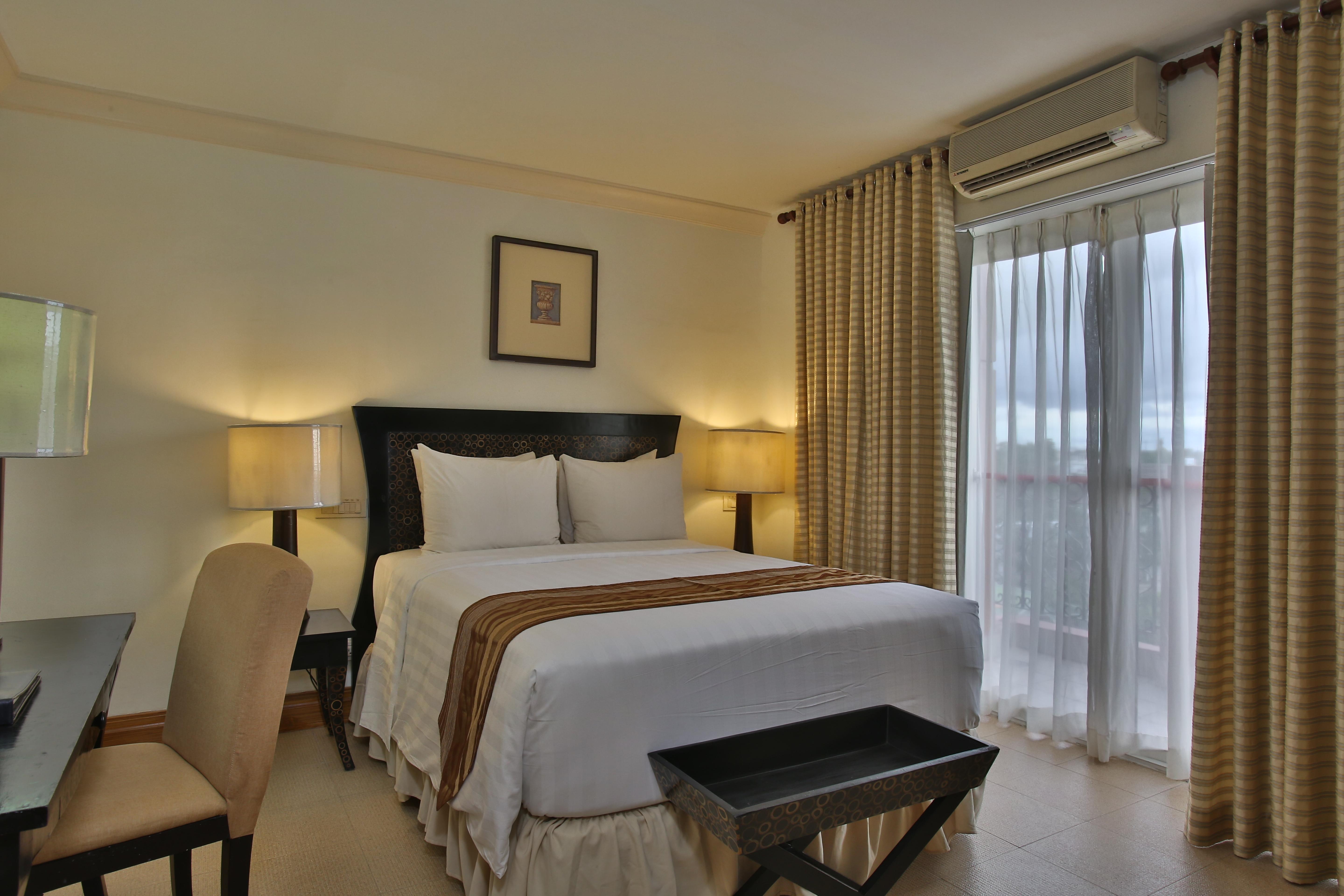 Crown Regency Suites Mactan Lapu-Lapu City Esterno foto