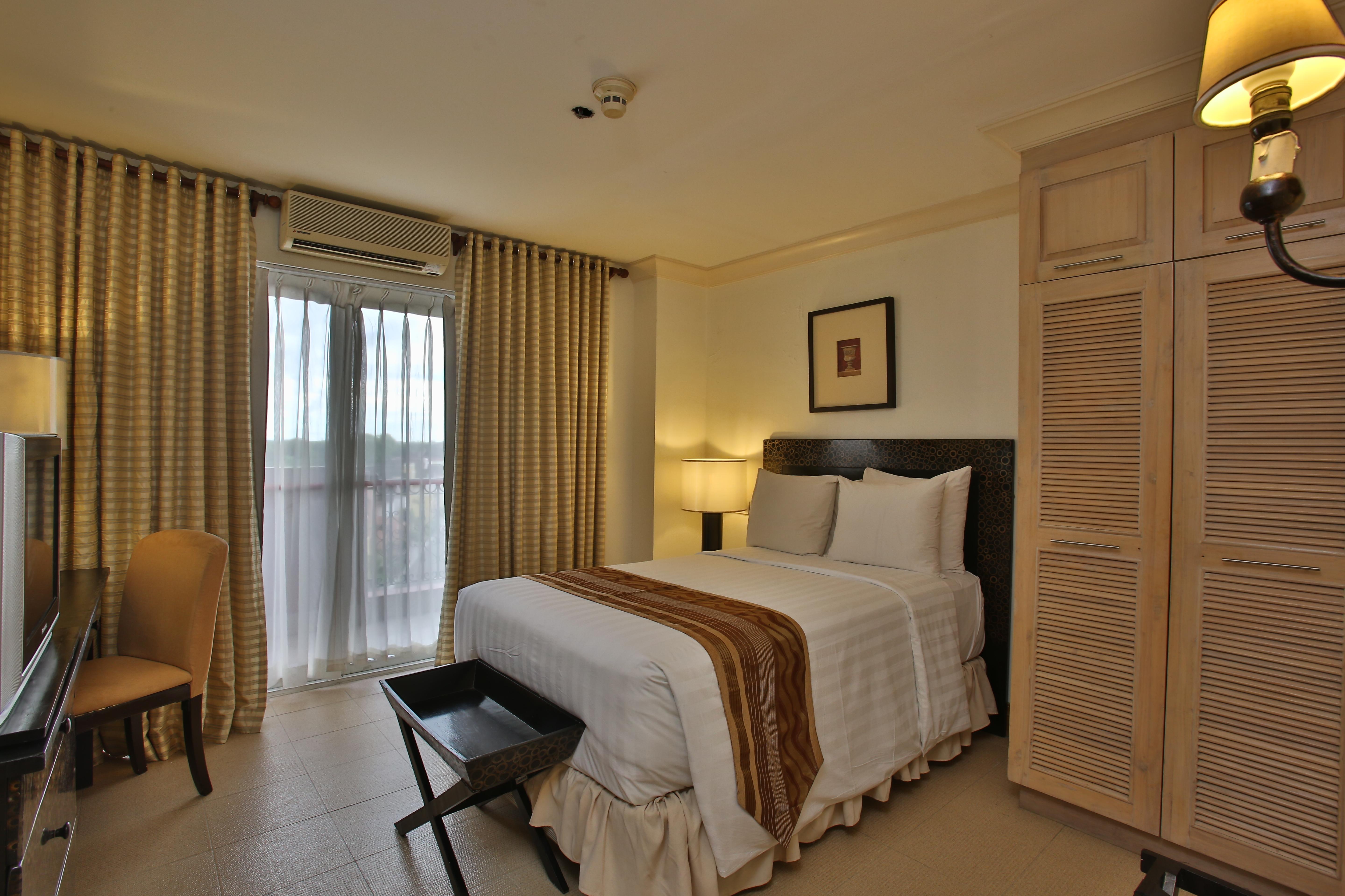 Crown Regency Suites Mactan Lapu-Lapu City Esterno foto