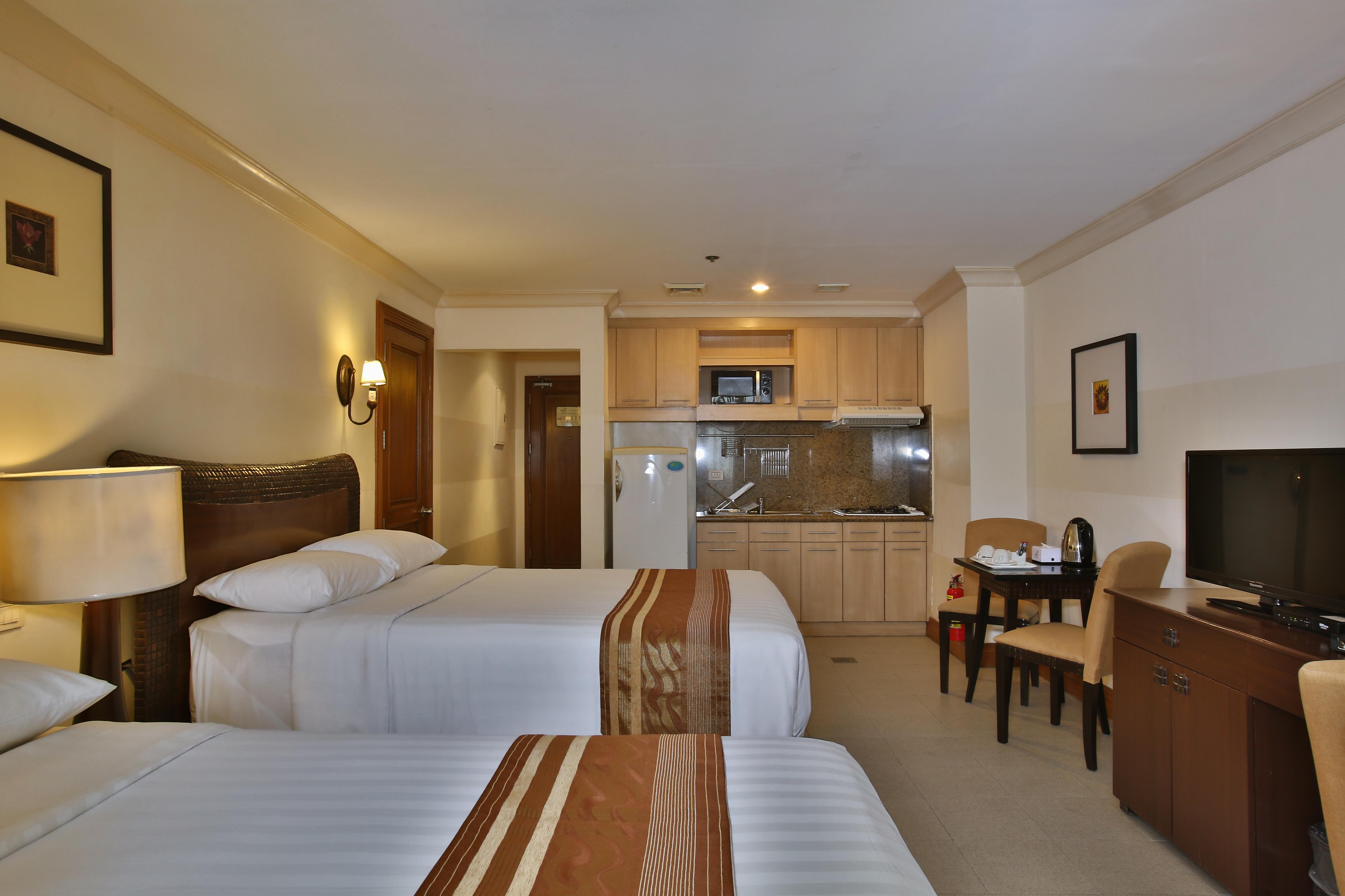 Crown Regency Suites Mactan Lapu-Lapu City Esterno foto