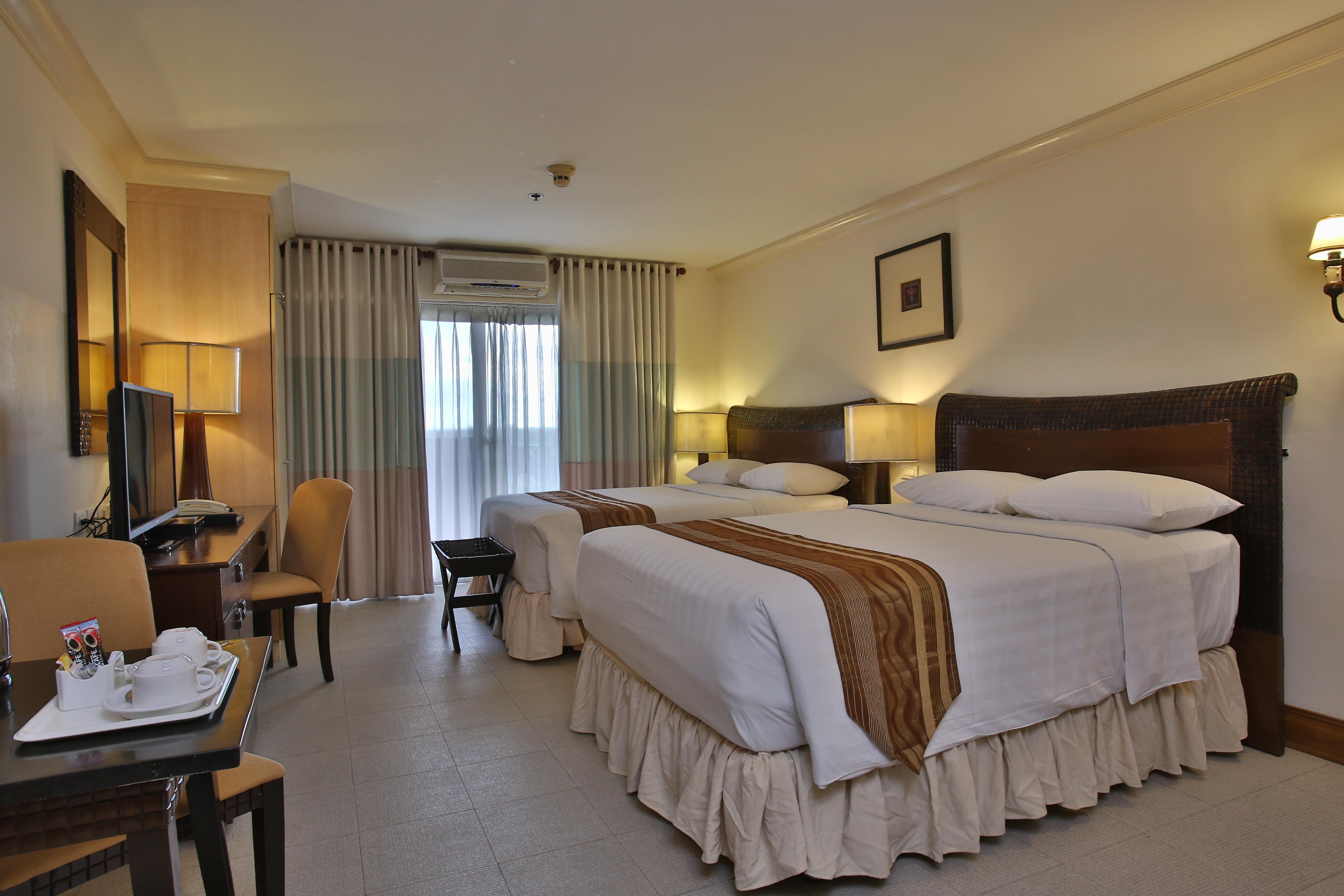 Crown Regency Suites Mactan Lapu-Lapu City Esterno foto