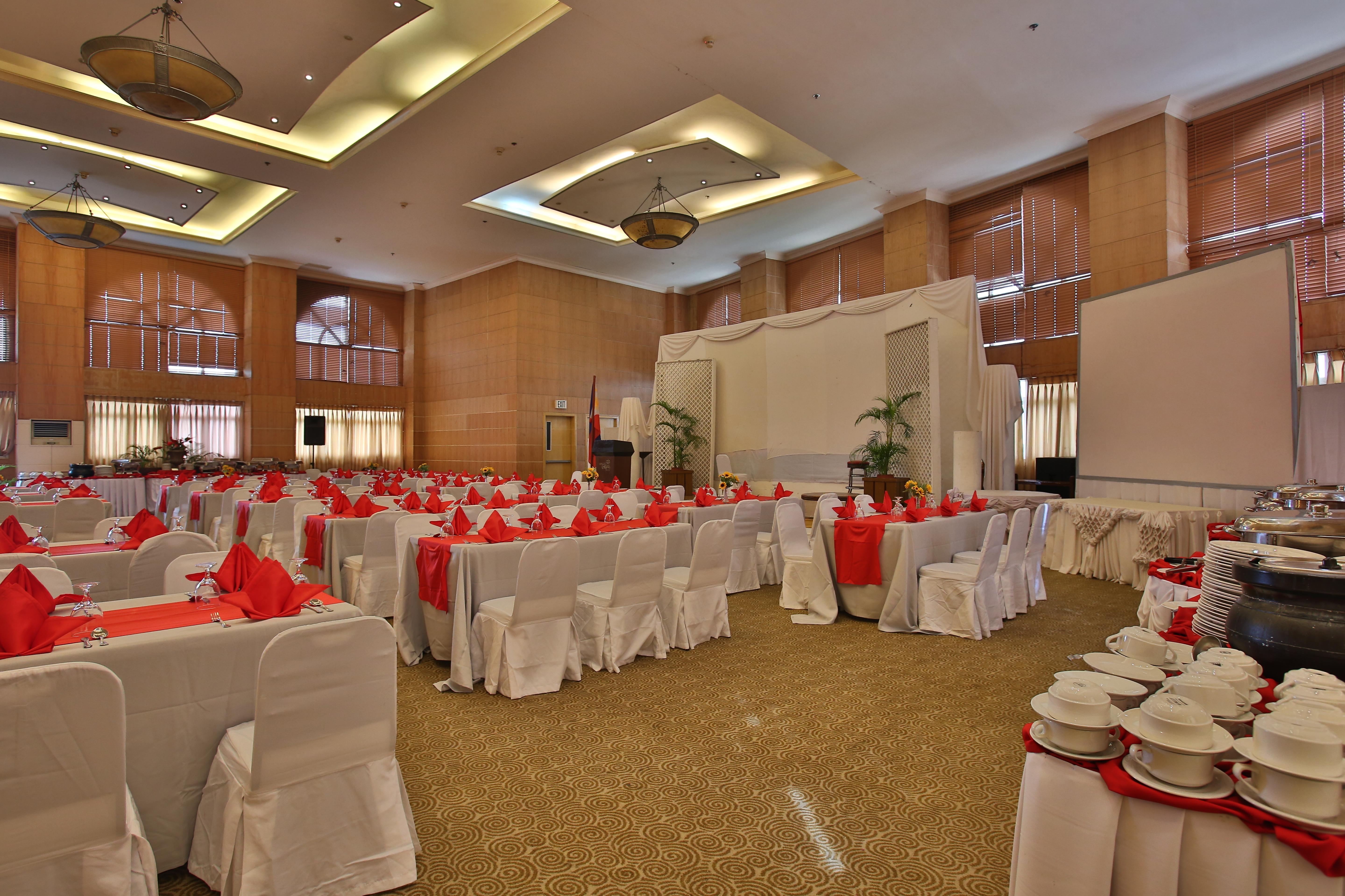 Crown Regency Suites Mactan Lapu-Lapu City Esterno foto