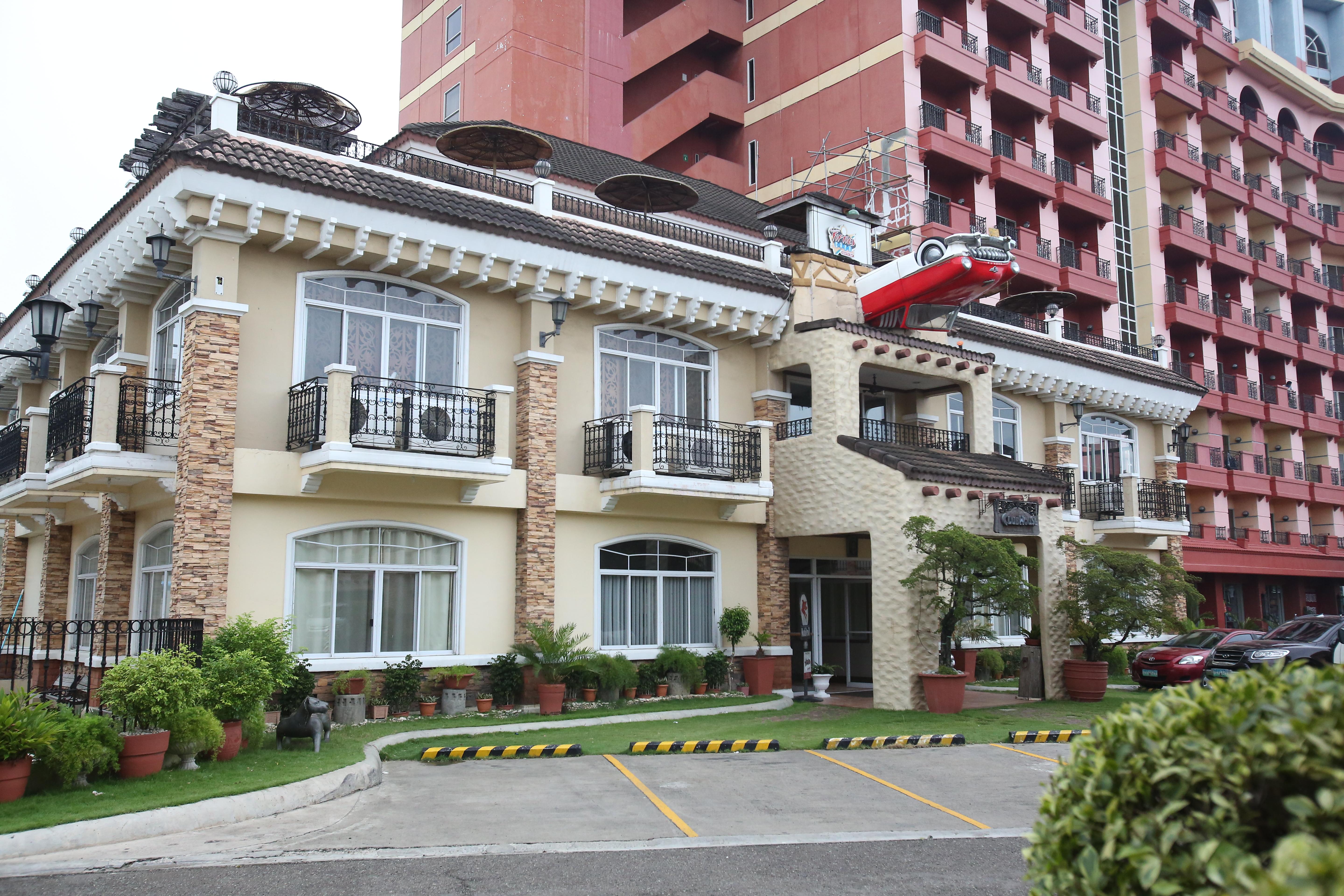 Crown Regency Suites Mactan Lapu-Lapu City Esterno foto