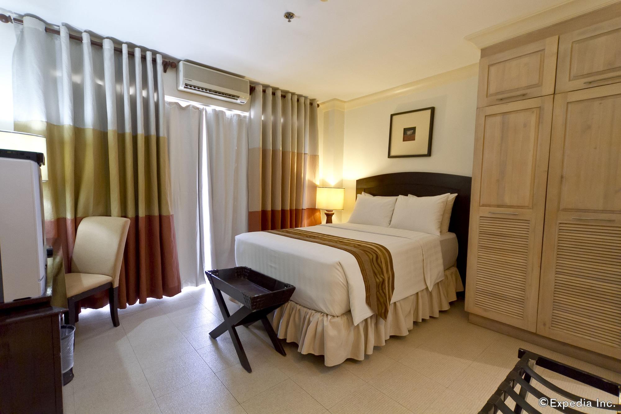 Crown Regency Suites Mactan Lapu-Lapu City Esterno foto