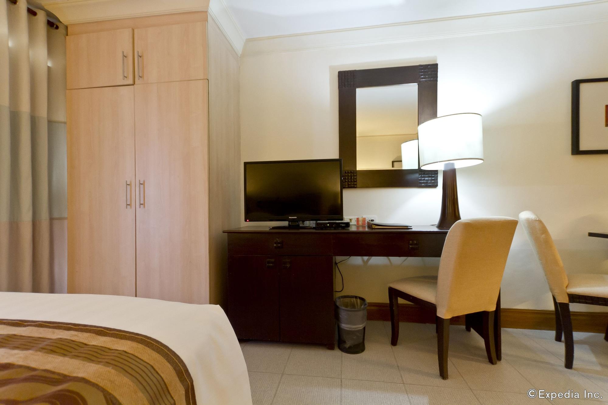 Crown Regency Suites Mactan Lapu-Lapu City Esterno foto