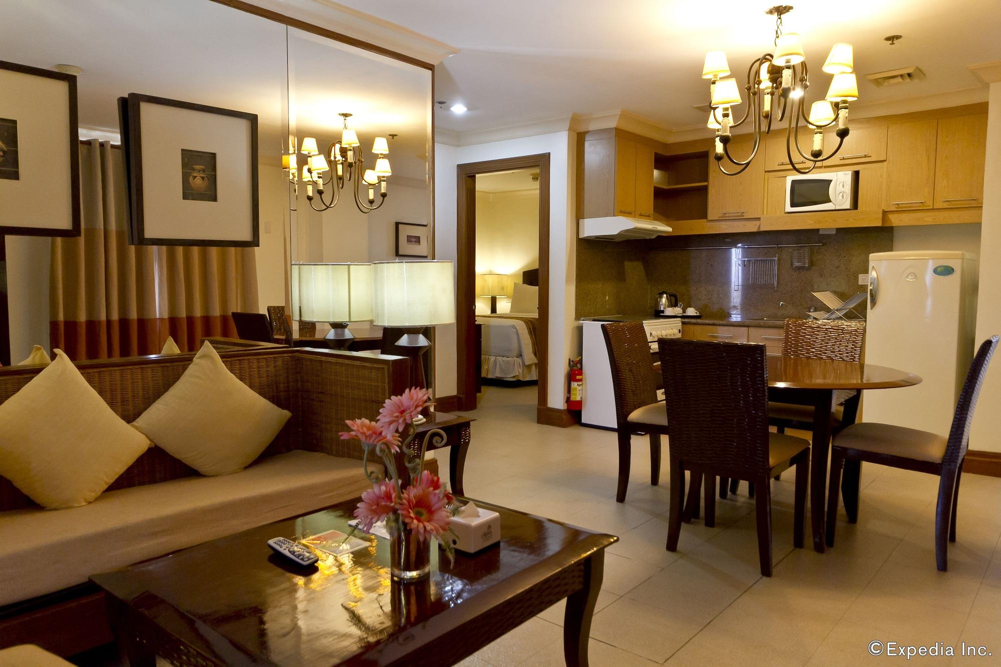 Crown Regency Suites Mactan Lapu-Lapu City Esterno foto