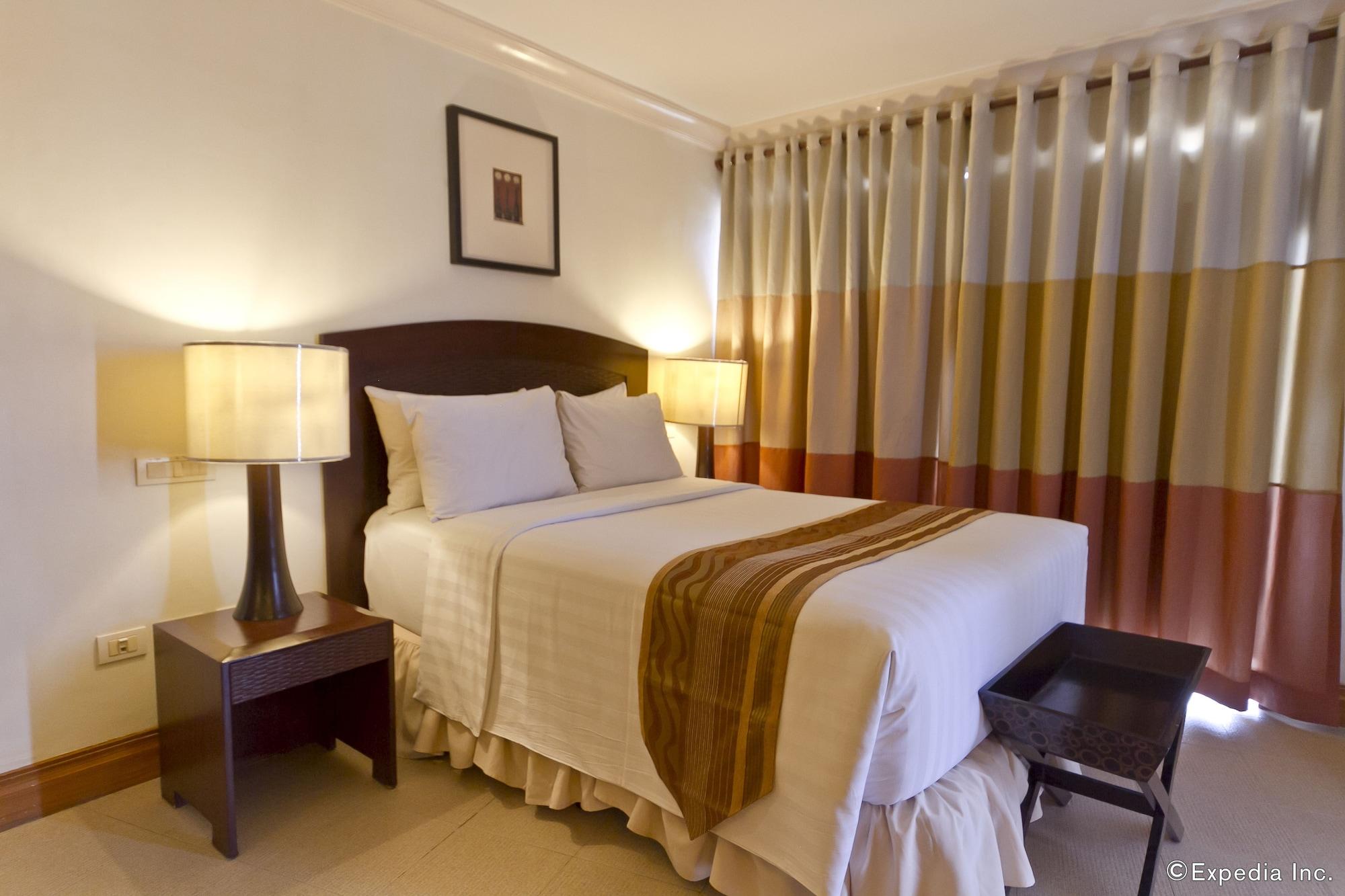 Crown Regency Suites Mactan Lapu-Lapu City Esterno foto