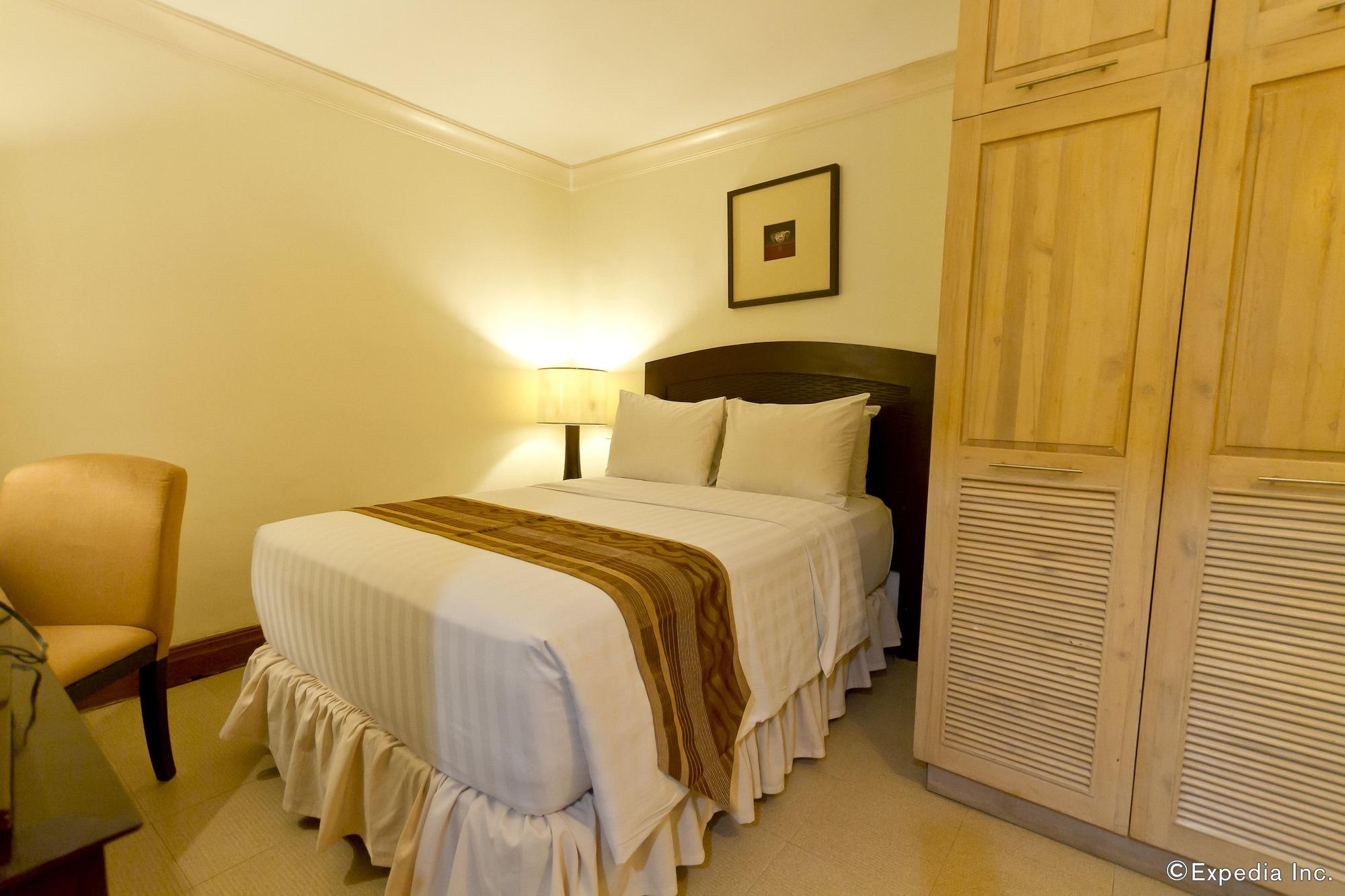 Crown Regency Suites Mactan Lapu-Lapu City Esterno foto