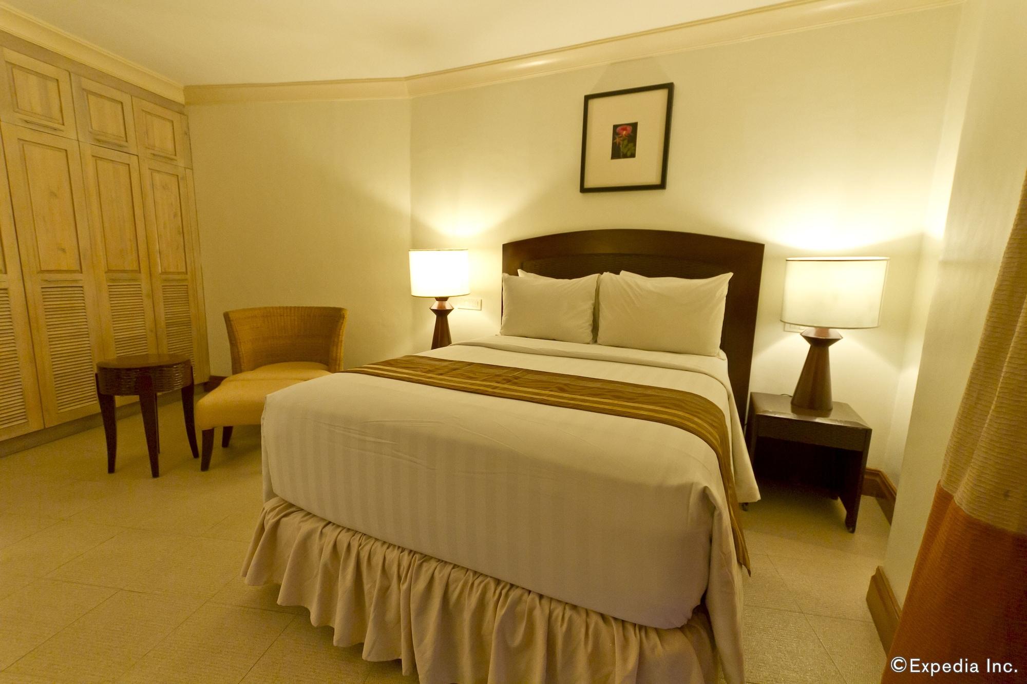 Crown Regency Suites Mactan Lapu-Lapu City Esterno foto