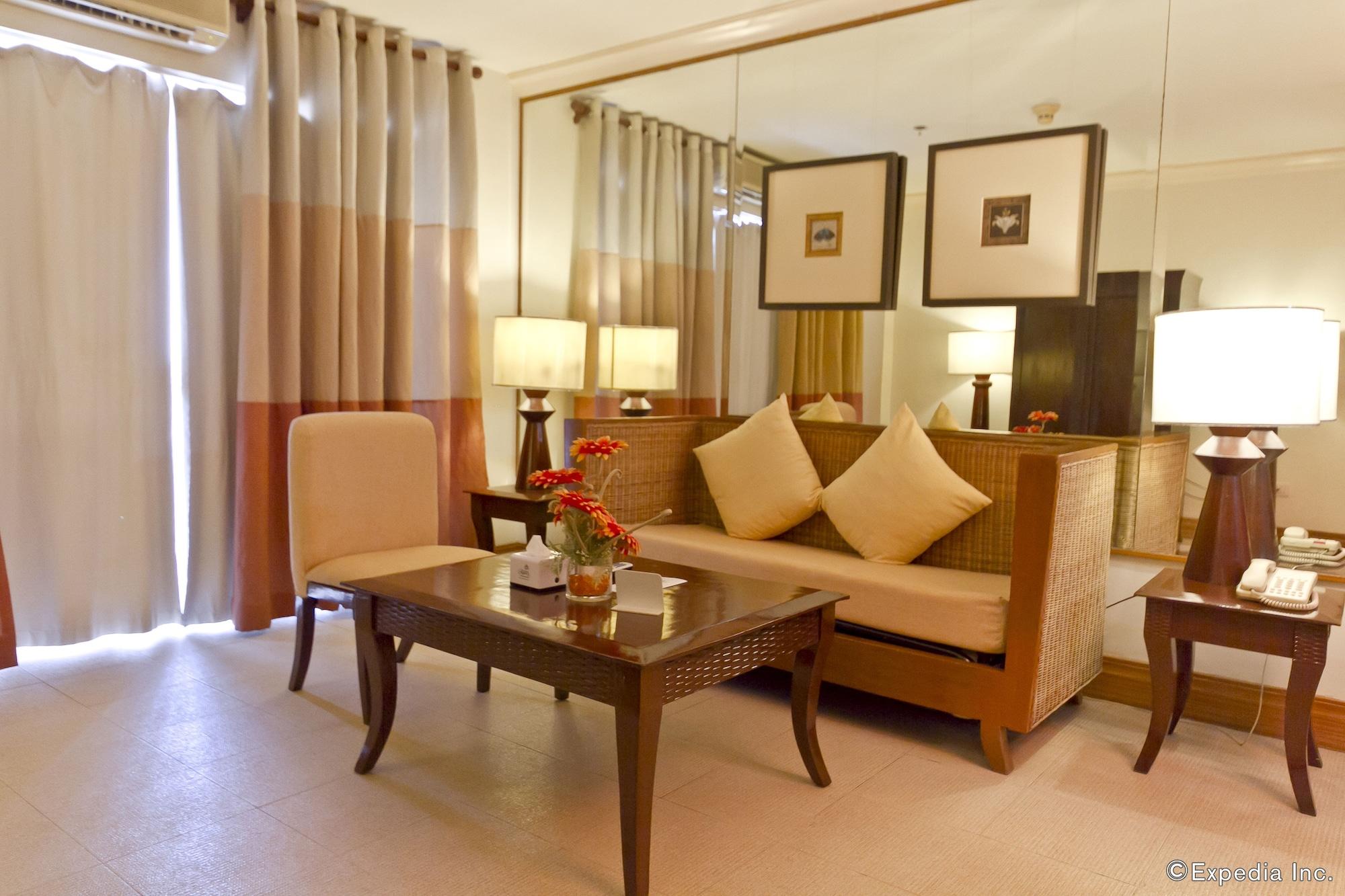 Crown Regency Suites Mactan Lapu-Lapu City Esterno foto